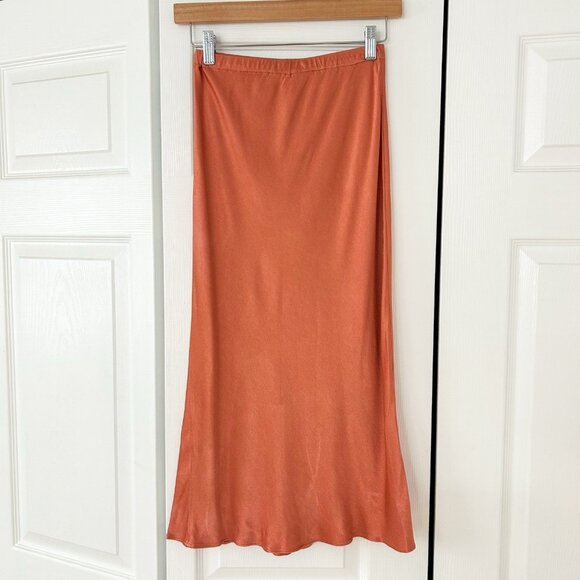 NWT REVOLVE Krisa Bias Twist Satin Midi Skirt Size XS Rust Shimmer Orange - Picture 4 of 7